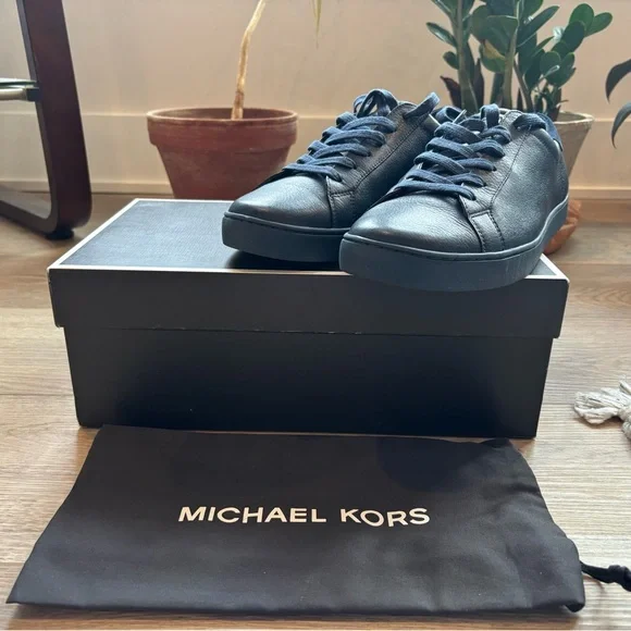 Michael Kors Men's Navy Jake Sneaker Leather/Suede Size 9 - Picture 2 of 7